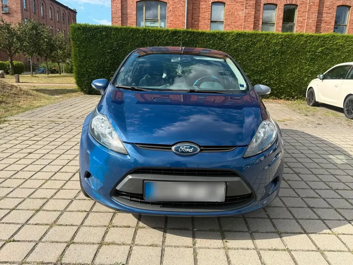 Gebraucht Ford Fiesta 70 PS (51 kW) 2010 Blau Kleinwagen