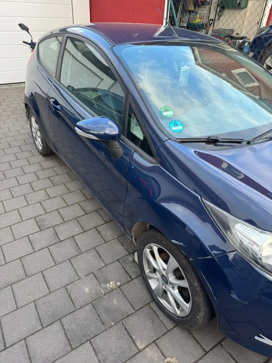 Używany Ford Fiesta 82 KM (60 kW) 2009 Niebieski Hatchback