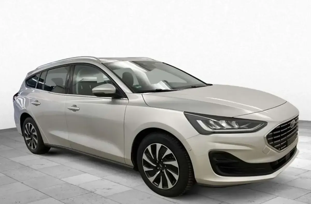 Gebraucht Ford Focus Titanium 125 PS (91 kW) 2023 Moondust silber metallic Kombi