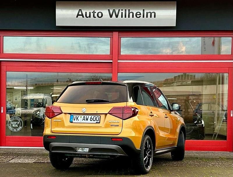 Gebraucht Suzuki Vitara Comfort 116 PS (85 kW) 2024 Solar/cosmic black pearl SUV
