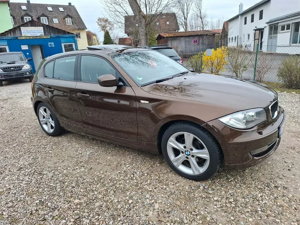 Gebraucht BMW 118 143 PS (105 kW) 2011 Braun Kleinwagen