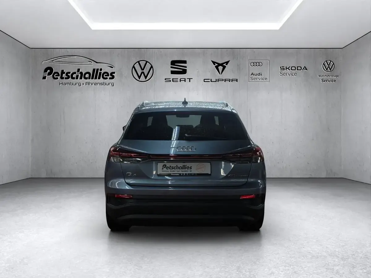 Gebraucht Audi Q4 e-tron Ambiente 150 kW (204 PS) 2023 Blau SUV