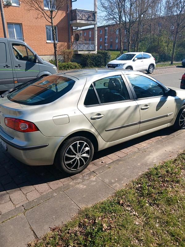 Gelb Gebraucht 2007 Renault Laguna II Limousine | 1.000 € (Superpreis) - Bild 1/4