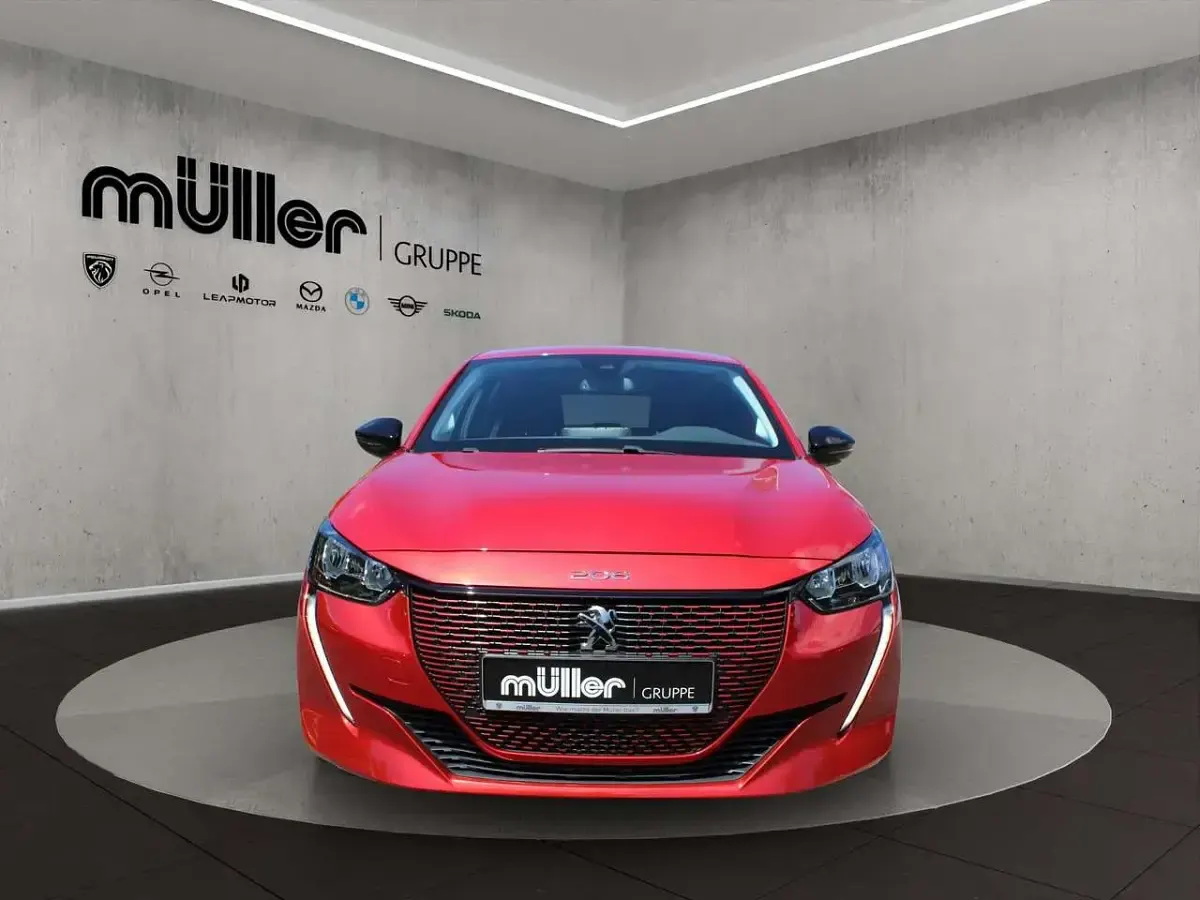 Gebraucht Peugeot e-208 Allure 100 kW (136 PS) 2022 Elixier rot Kleinwagen