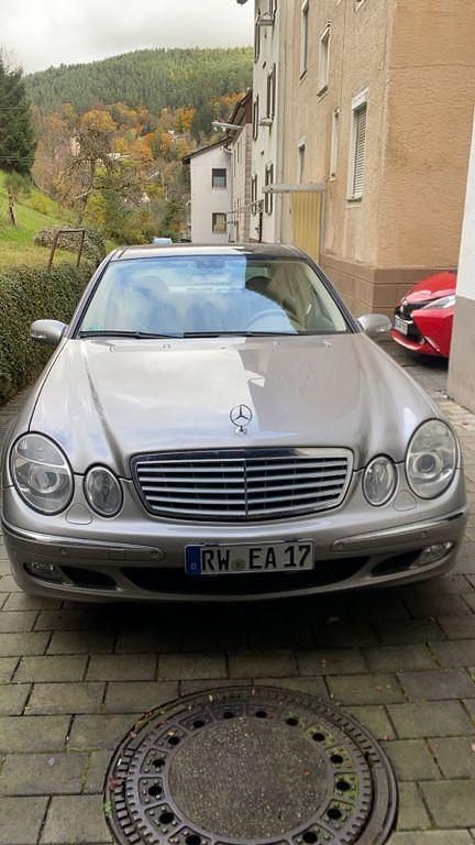 Gebraucht Mercedes E500 Elegance 306 PS (225 kW) 2002 Silber Limousine