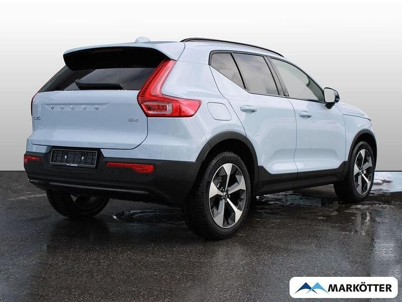 Neu Volvo XC40 Plus 197 PS (144 kW) 2026 Blau SUV