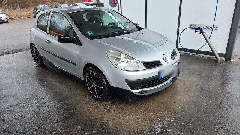 Gebraucht Renault Clio II 75 PS (55 kW) 2009 Silber Kleinwagen
