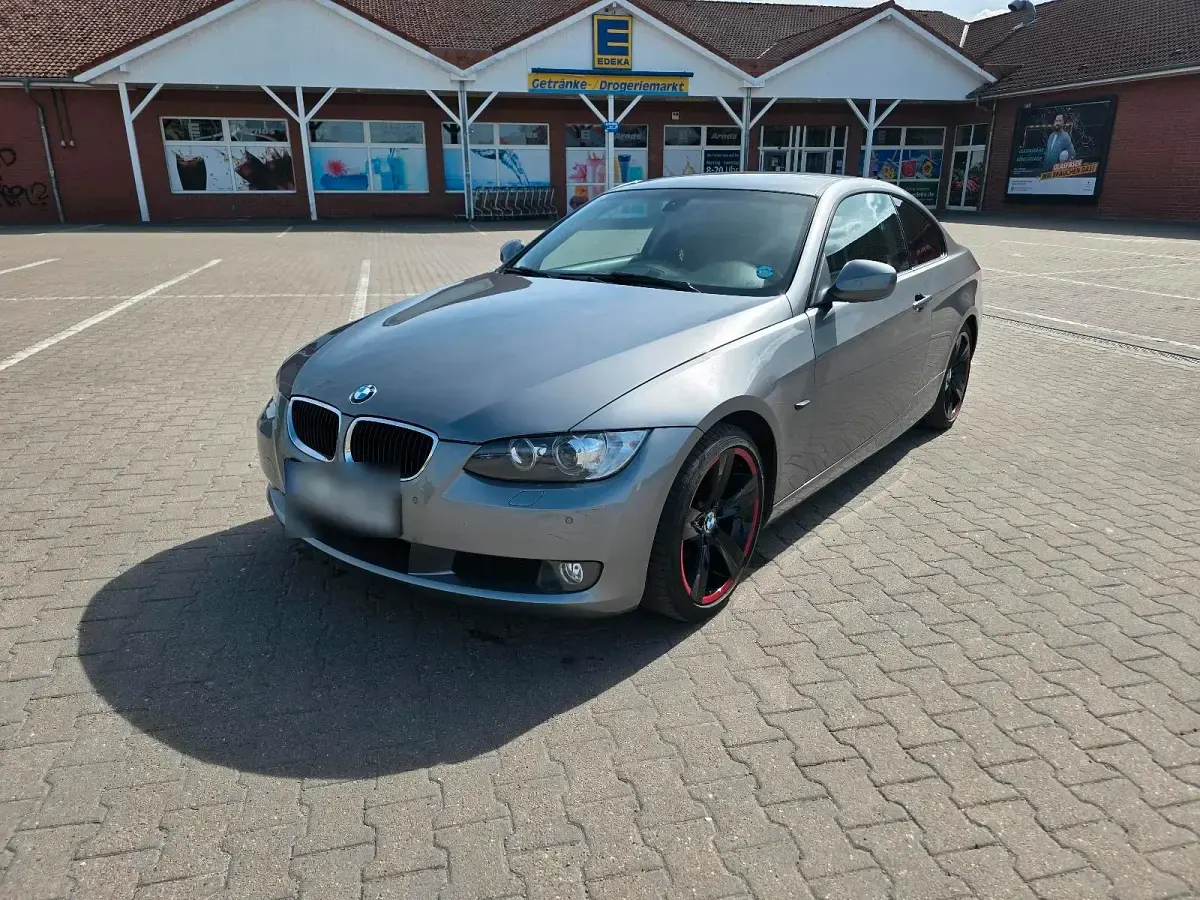 Gebraucht BMW 320 170 PS (125 kW) 2010 Grau Coupé