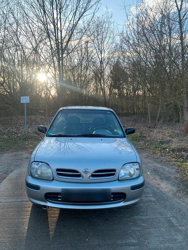 Gebraucht Nissan Micra 54 PS (39 kW) 1999 Silber Kleinwagen