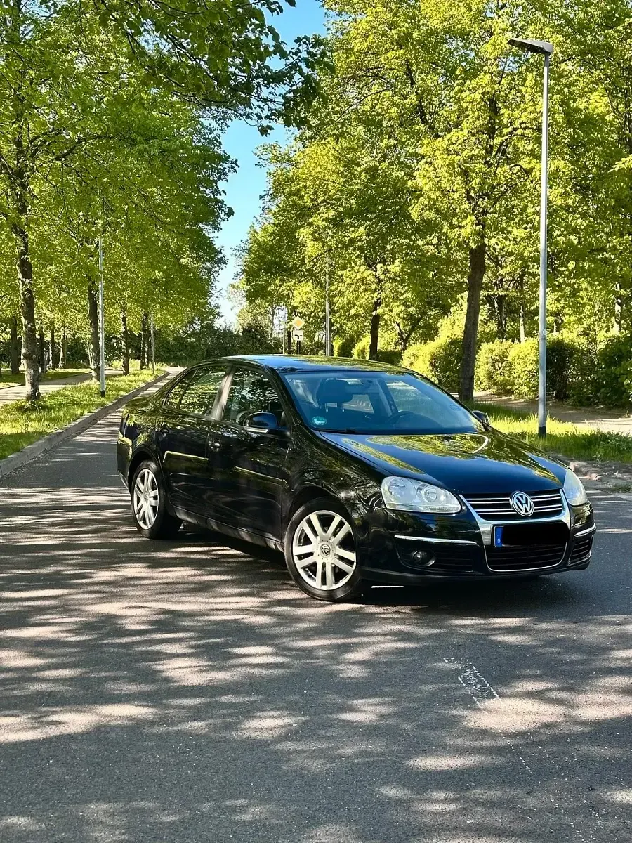Gebraucht VW Jetta 102 PS (75 kW) 2009 Blau Limousine