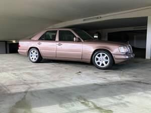 Gebraucht Mercedes E220 150 PS (110 kW) 1994 Braun Limousine