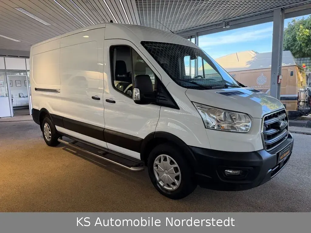 Gebraucht Ford Transit Trend 131 PS (96 kW) 2022 Weiß Van / Kleinbus