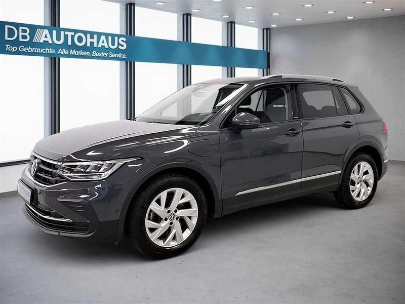 Grau Gebraucht 2022 VW Tiguan Active SUV | 25.740 € (Guter Preis) - Bild 1/4