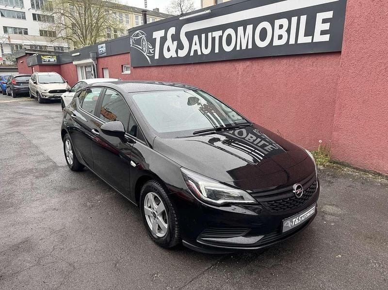 Gebraucht Opel Astra Selection 101 PS (74 kW) 2017 Onyx schwarz Kleinwagen
