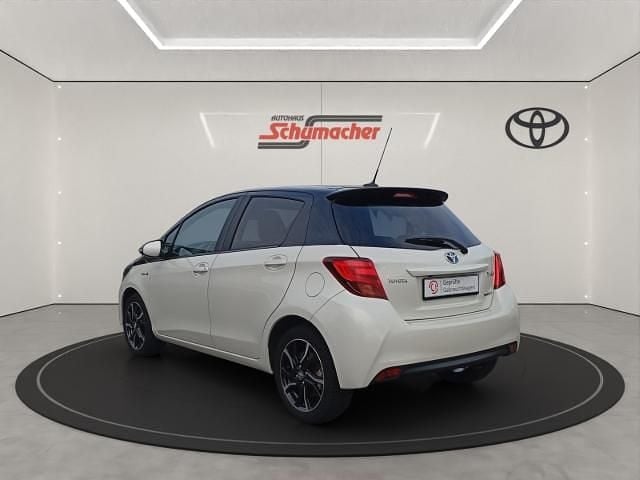 Gebraucht Toyota Yaris Hybrid Style 101 PS (74 kW) 2015 Weiß Kleinwagen