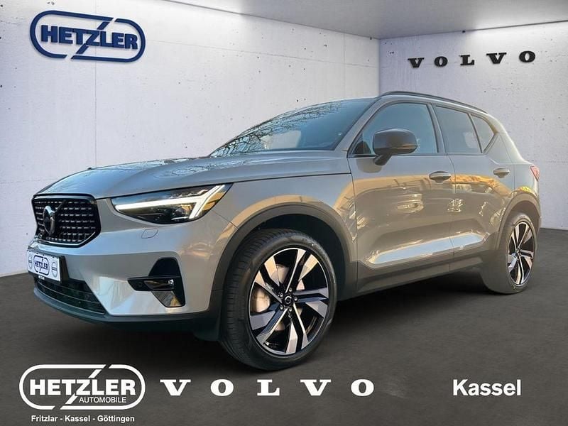 Neu Volvo XC40 Plus 197 PS (144 kW) 2026 Grau SUV