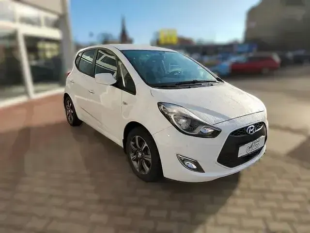 Gebraucht Hyundai ix20 Edition 128 PS (94 kW) 2015 Weiß Kleinwagen