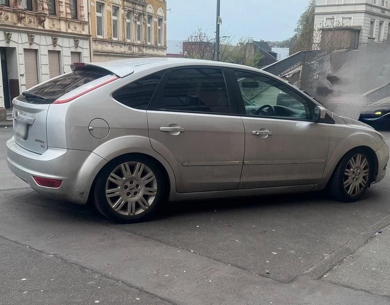 Second-hand Ford Focus 101 CP (74 kW) 2008 Argintiu Berlinǎ