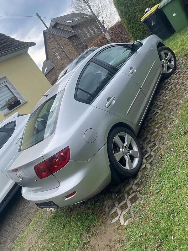 Silber Gebraucht 2004 Mazda 3 Limousine | 1.350 € (Guter Preis) - Bild 1/4