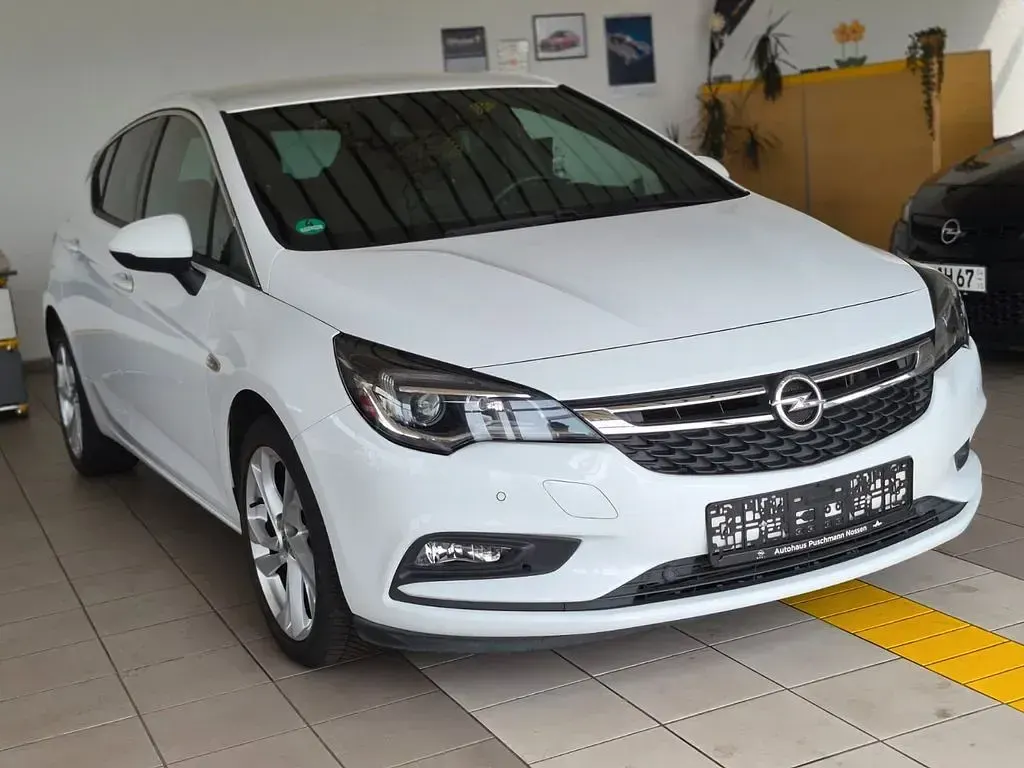 Gebraucht Opel Astra Dynamic 125 PS (91 kW) 2016 Weiß Limousine