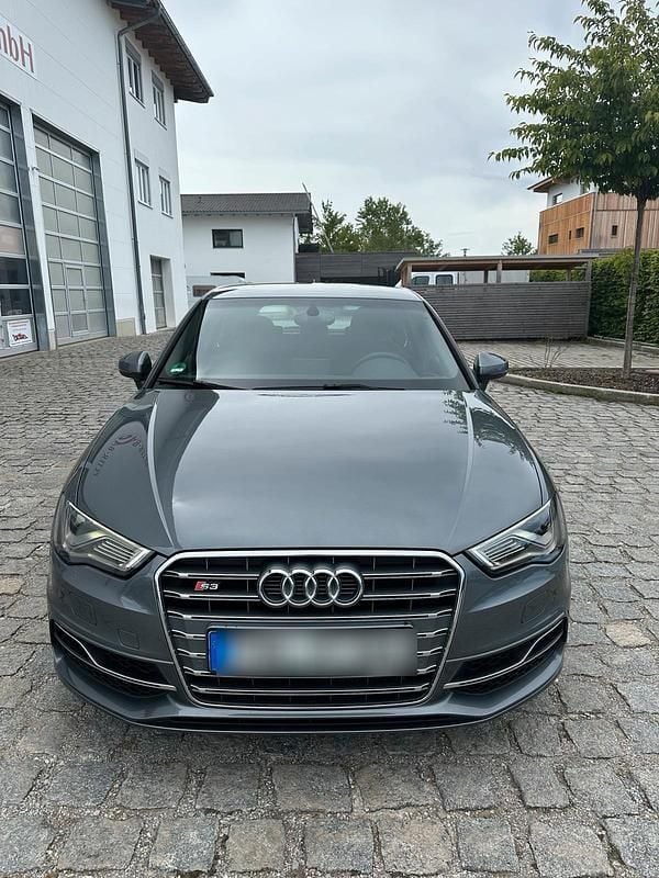 Grau Gebraucht 2015 Audi S3 Limousine | 25.000 € (Guter Preis) - Bild 1/4