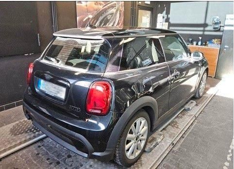 Gebraucht Mini Cooper Essential 136 PS (100 kW) 2023 Schwarz Kleinwagen
