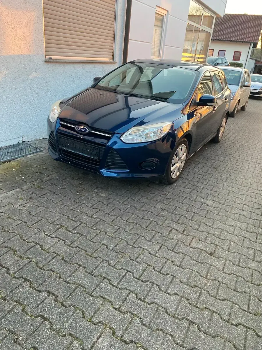 Gebraucht Ford Focus 105 PS (77 kW) 2012 Blau Limousine