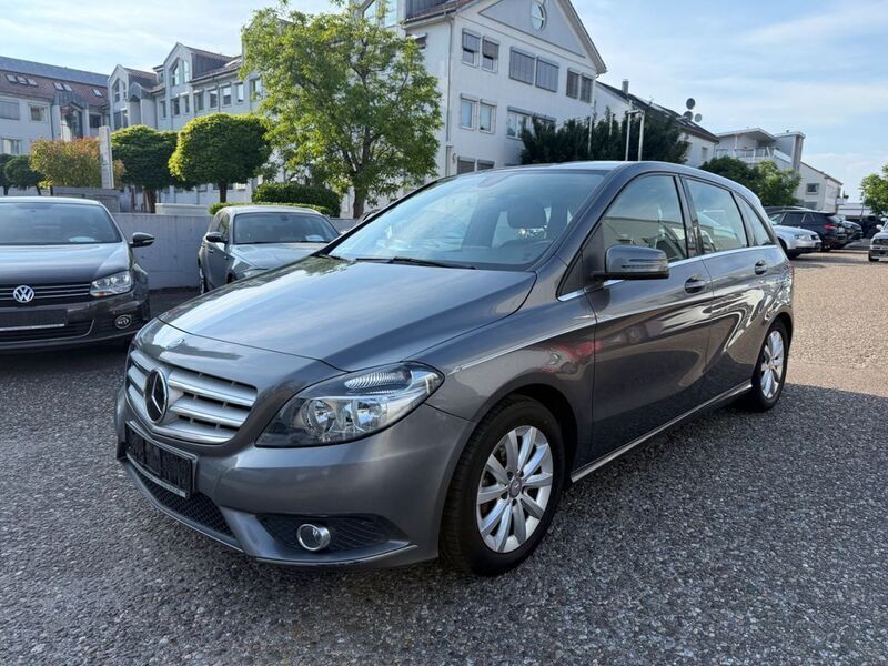 Grau Gebraucht 2014 Mercedes B180 Van / Kleinbus | 13.990 € (Etwas zu teuer) - Bild 1/4