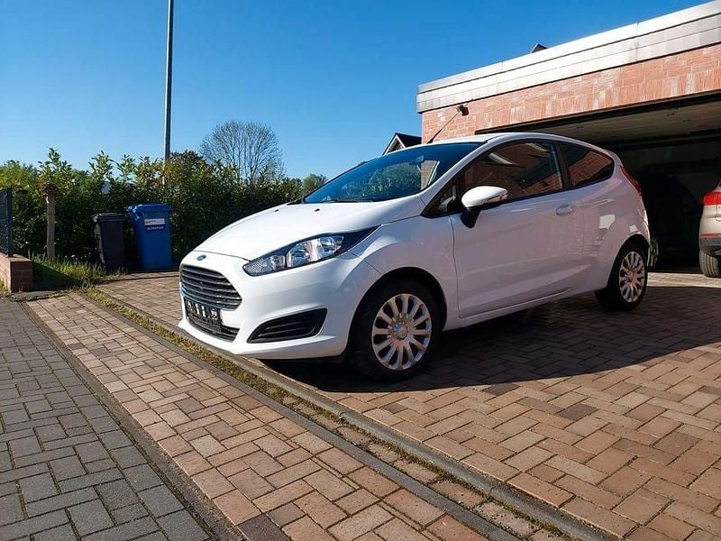 Gebraucht Ford Fiesta Trend 101 PS (74 kW) 2013 Weiß Kleinwagen