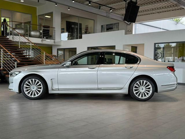 Gebraucht BMW 750 Sport Line 530 PS (389 kW) 2019 Silber Limousine