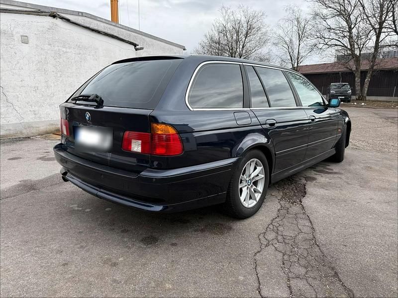 Gebraucht BMW 525 192 PS (141 kW) 2001 Blau Kombi