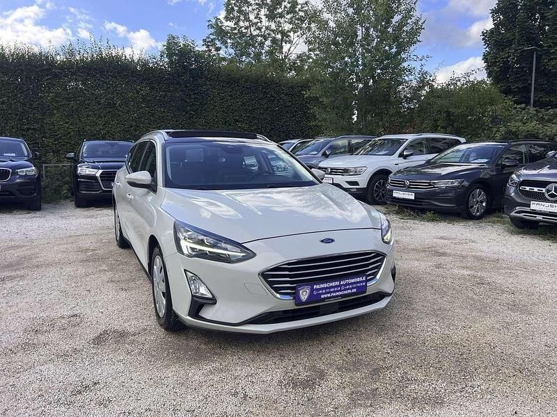 Metropolisweiß metallic Gebraucht 2021 Ford Focus Cool & Connect Kombi | 14.299 € (Superpreis) - Bild 1/4