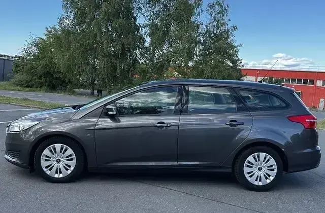 Używany Ford Focus 120 KM (88 kW) 2015 Szary Sedan/Limuzyna
