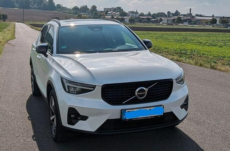 Weiß Gebraucht 2023 Volvo XC40 Ultimate SUV | 38.600 € (Etwas zu teuer) - Bild 1/4