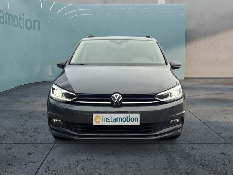 Grau Gebraucht 2024 VW Touran Pro Van / Kleinbus | 40.750 € (Teuer) - Bild 1/4