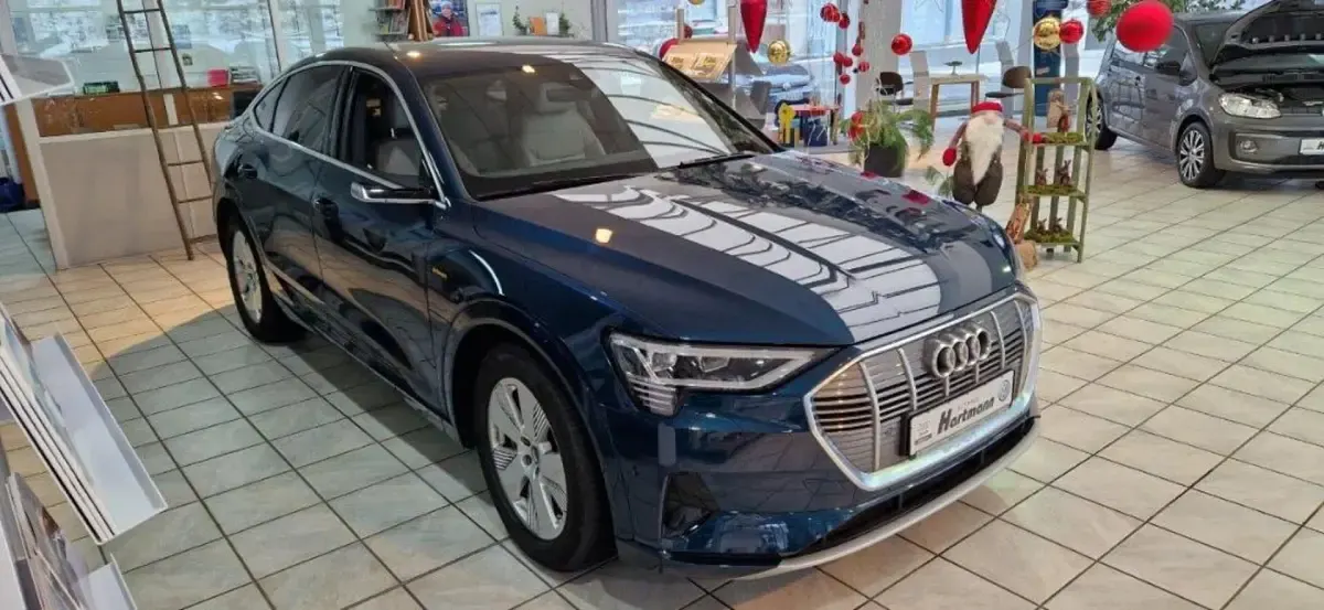 Second-hand Audi e-tron Sportback Advanced 230 kW (313 CP) 2020 Albastru SUV