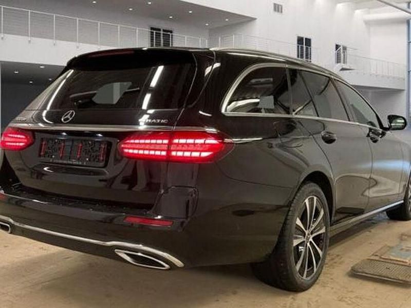 Gebraucht Mercedes E300 306 PS (225 kW) 2022 Schwarz Limousine