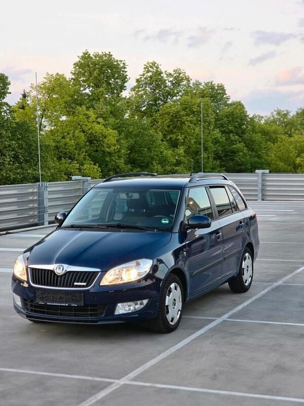 Blau Gebraucht 2013 Skoda Fabia GreenLine Kleinwagen | 3.300 € (Guter Preis) - Bild 1/4