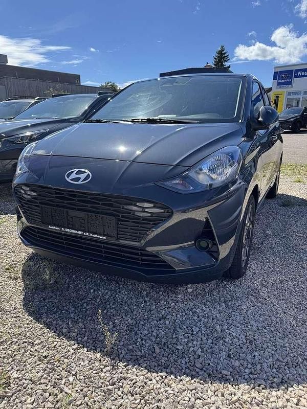 Grau Neu 2025 Hyundai i10 Kleinwagen | 18.990 € (Fairer Preis) - Bild 1/4
