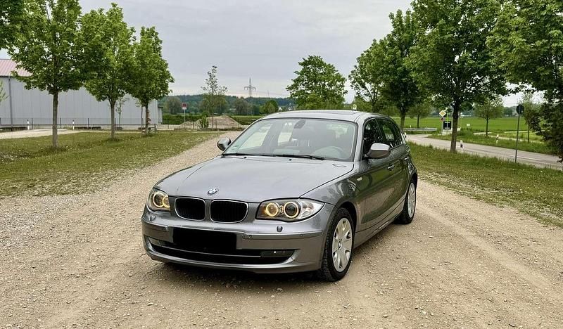 Grau Gebraucht 2011 BMW 120 Performance Kleinwagen | 7.490 € (Guter Preis) - Bild 1/4
