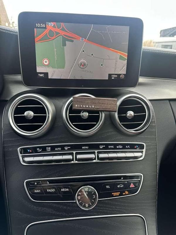 Weiß Gebraucht 2017 Mercedes C250 AMG line Coupé | 27.900 € - Bild 1/4