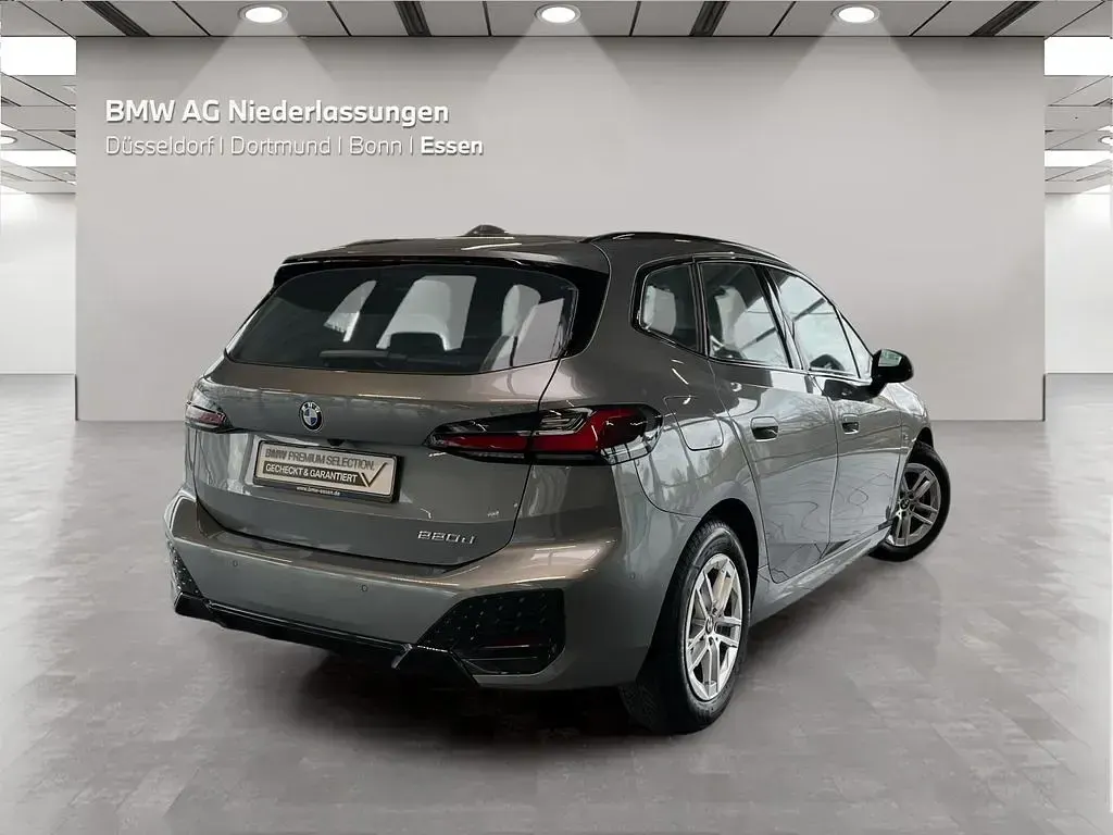 Gebraucht BMW 220 M Sport 150 PS (110 kW) 2025 Grau Van / Kleinbus