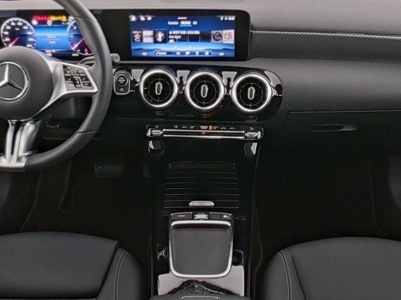 Gebraucht Mercedes A180 Progressive 116 PS (85 kW) 2025 Grau Limousine