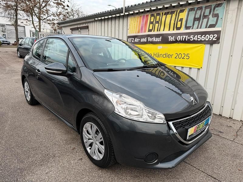 Grau Gebraucht 2015 Peugeot 208 Kleinwagen | 4.590 € (Guter Preis) - Bild 1/4