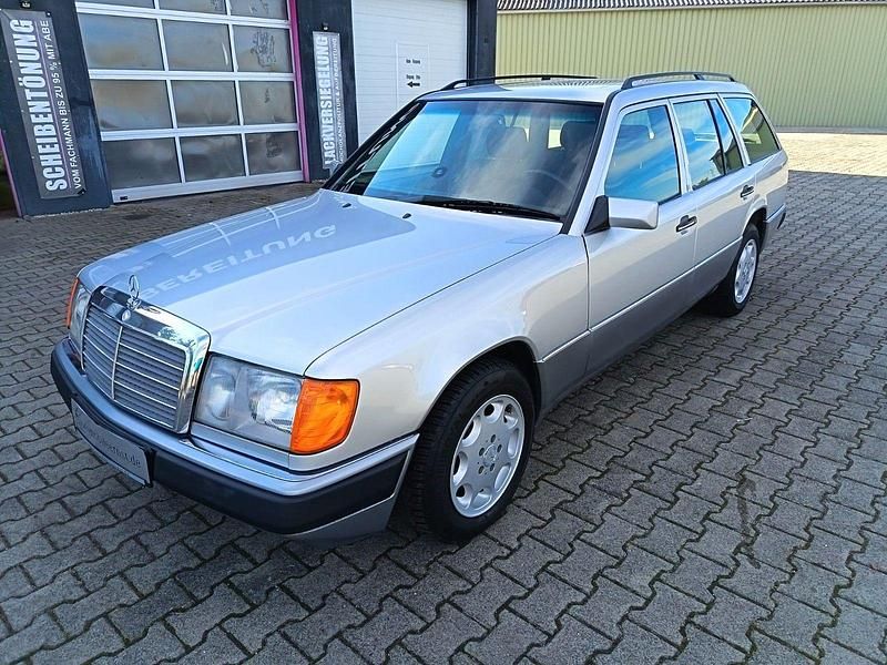 Silber Gebraucht 1992 Mercedes 300 Kombi | 14.999 € - Bild 1/4
