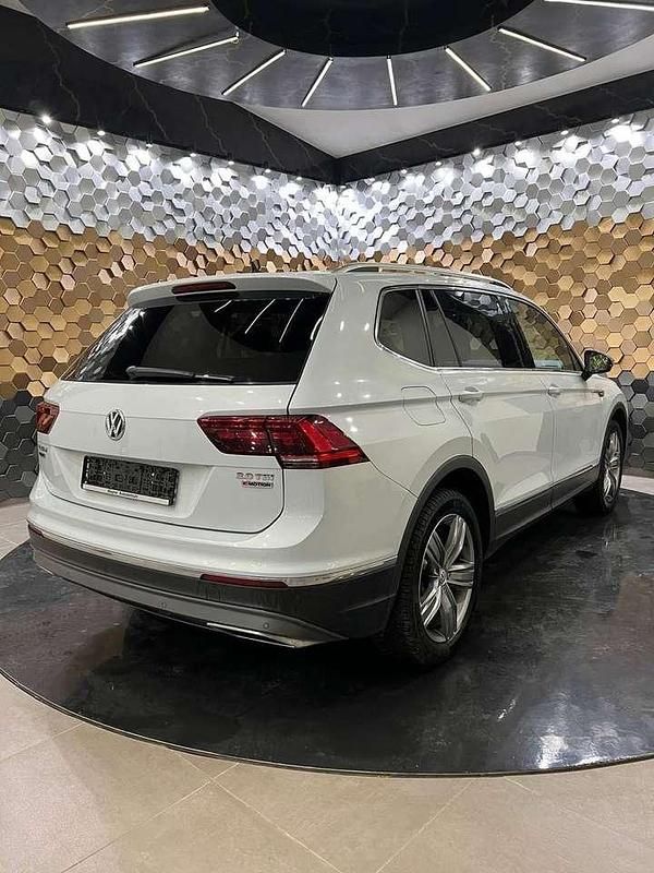 Gebraucht VW Tiguan Allspace Highline 179 PS (131 kW) 2018 White silver SUV
