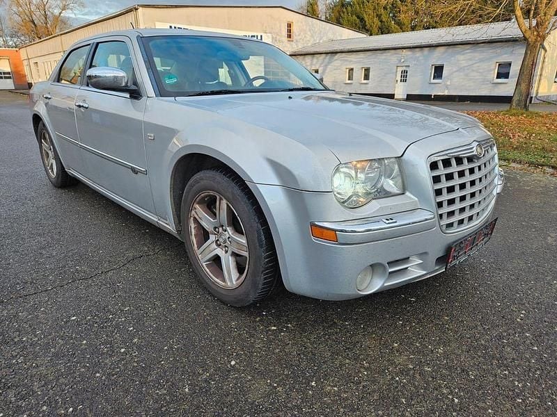 Silber Gebraucht 2010 Chrysler 300C Limousine | 2.990 € - Bild 1/4