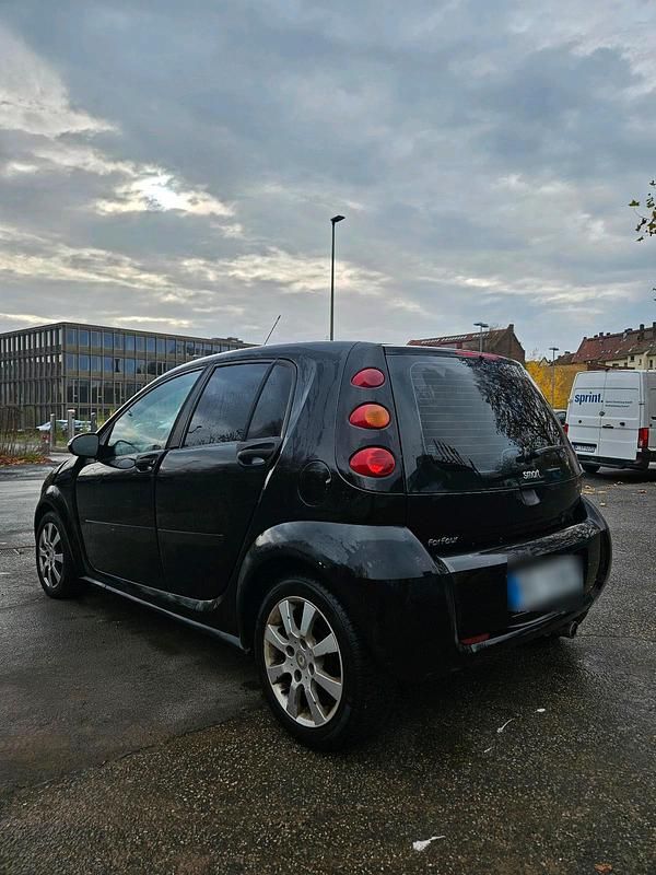 Second-hand Smart ForFour 65 CP (47 kW) 2006 Negru Hatchback