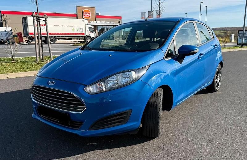 Blau Gebraucht 2013 Ford Fiesta Kleinwagen | 5.299 € (Etwas zu teuer) - Bild 1/4