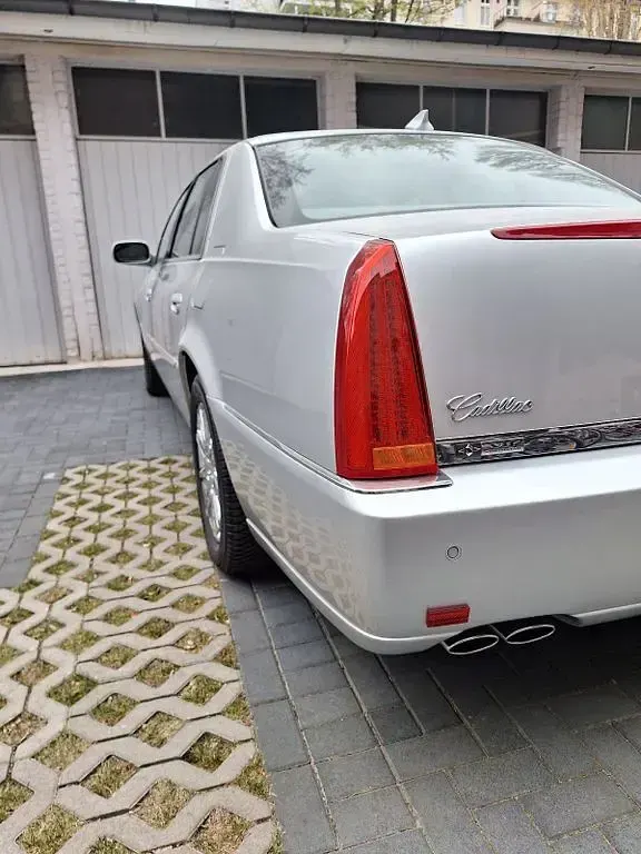 Gebraucht Cadillac Deville 291 PS (214 kW) 2010 Silber Limousine